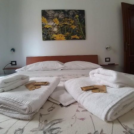 Domo Silvia Bed & Breakfast La Maddalena  Eksteriør bilde